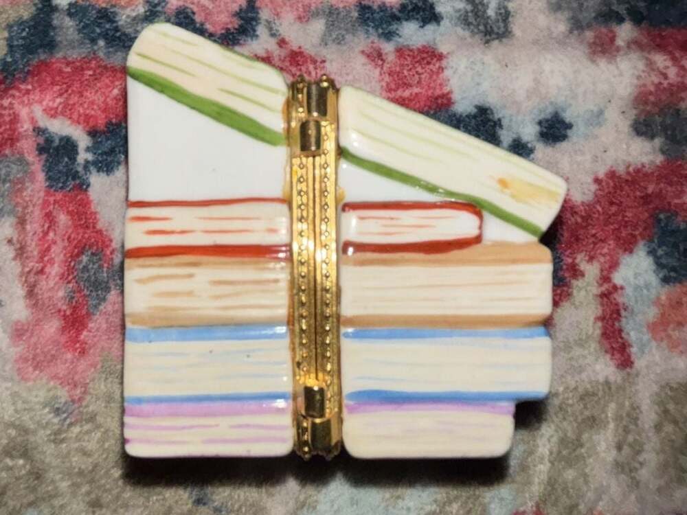 PHB Porcelain Hinged Trinket Box - Stacked Books with Mouse - Picture 4 of 8